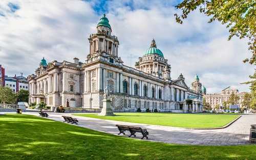 Tour Hop-On Hop-Off por Belfast Autobús descapotable en el Barrio Titanic de Belfast