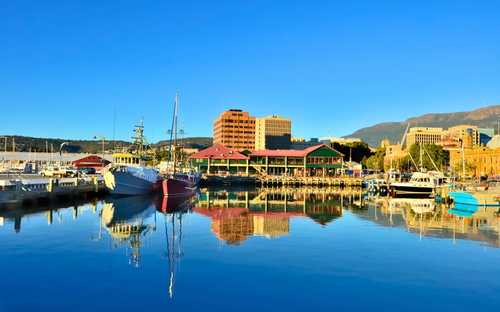 Tour en autobús turístico por Hobart Autobús descapotable en el puerto de Hobart